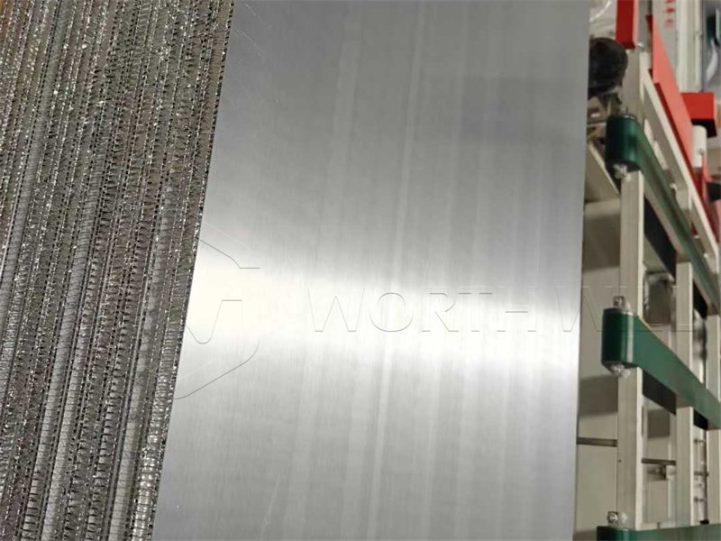Lightweight metal honeycomb panel for wall cladding